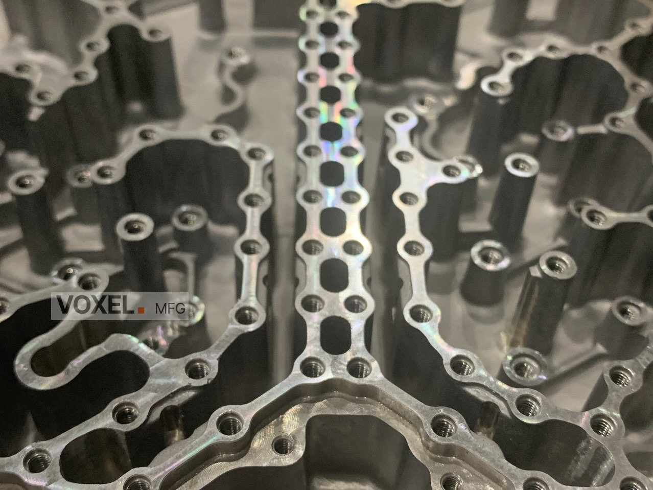 Mirror-like CNC machined surface finish on an RF cavity cover plate for ultra-low PIM targets and improved EMC sealing